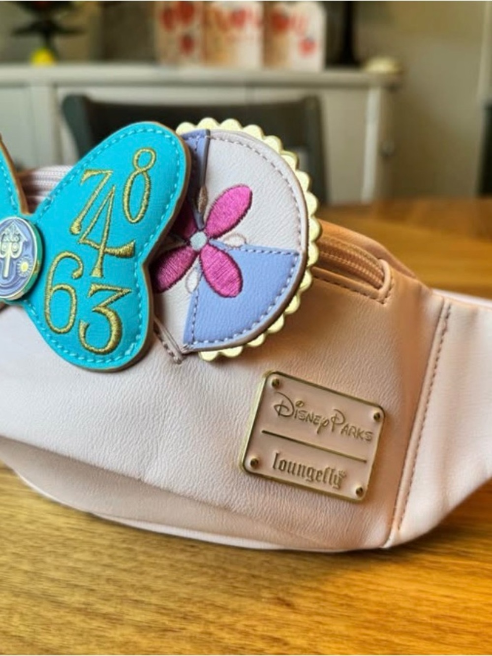 DISNEY LOUNGEFLY SMALL WORLD FANNY PACK MINNIE MOUSE MAIN ATTRACTION